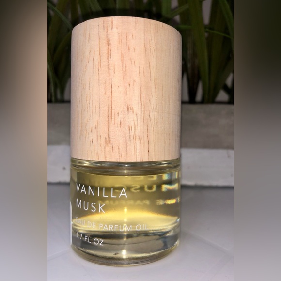 Sand + Fog Vanilla Musk Parfum Oil - Picture 5 of 5